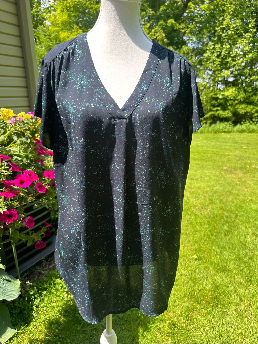 41 Hawthorn Black V-Neck Blouse with Teal Speckle EUC